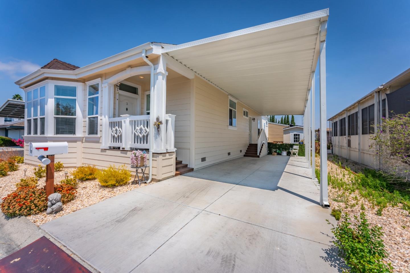 5770 Winfield BLVD 102