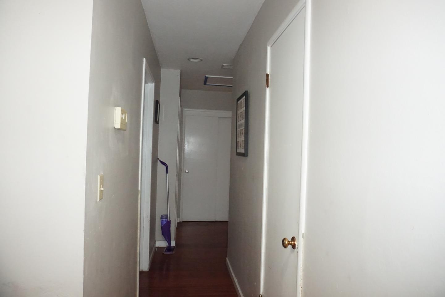939 Tennyson LN