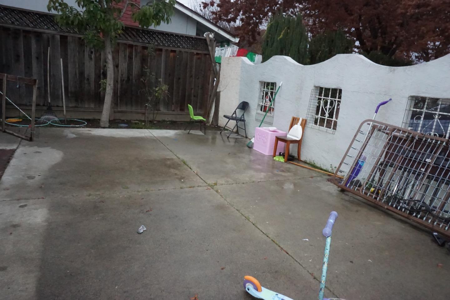 939 Tennyson LN