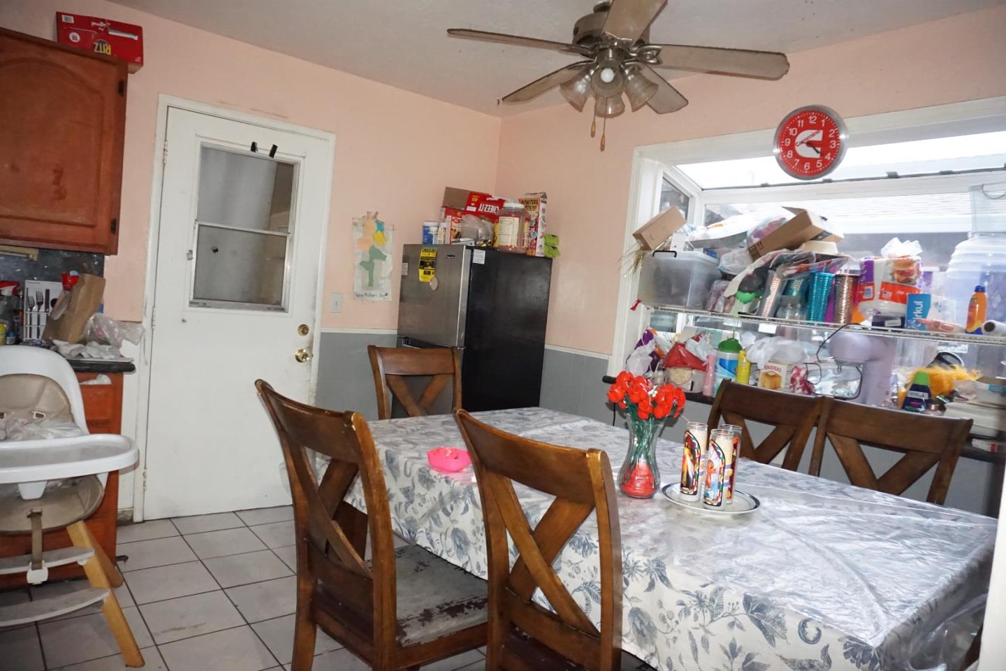 939 Tennyson LN