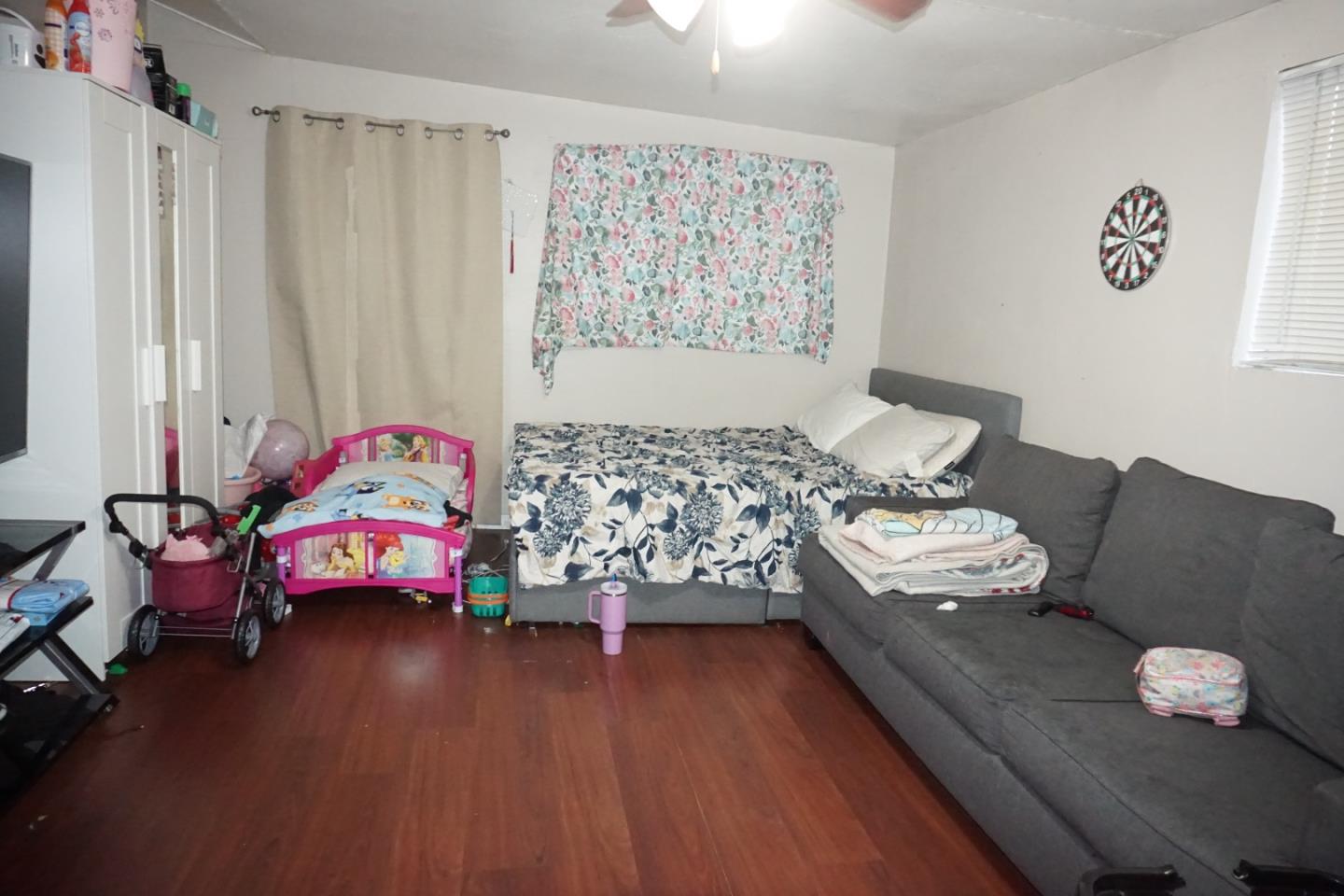 939 Tennyson LN