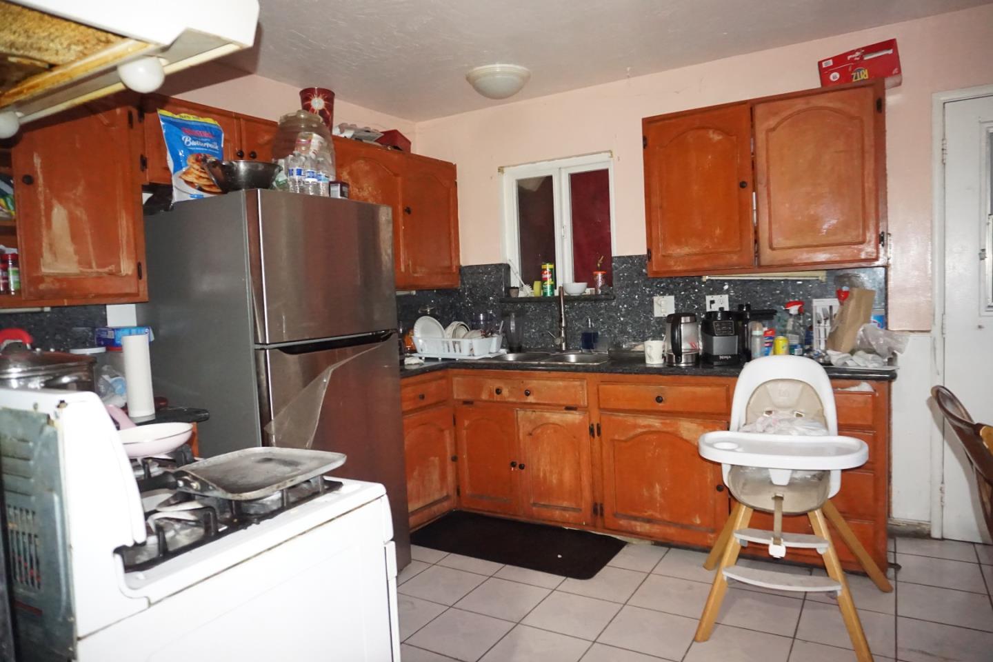 939 Tennyson LN