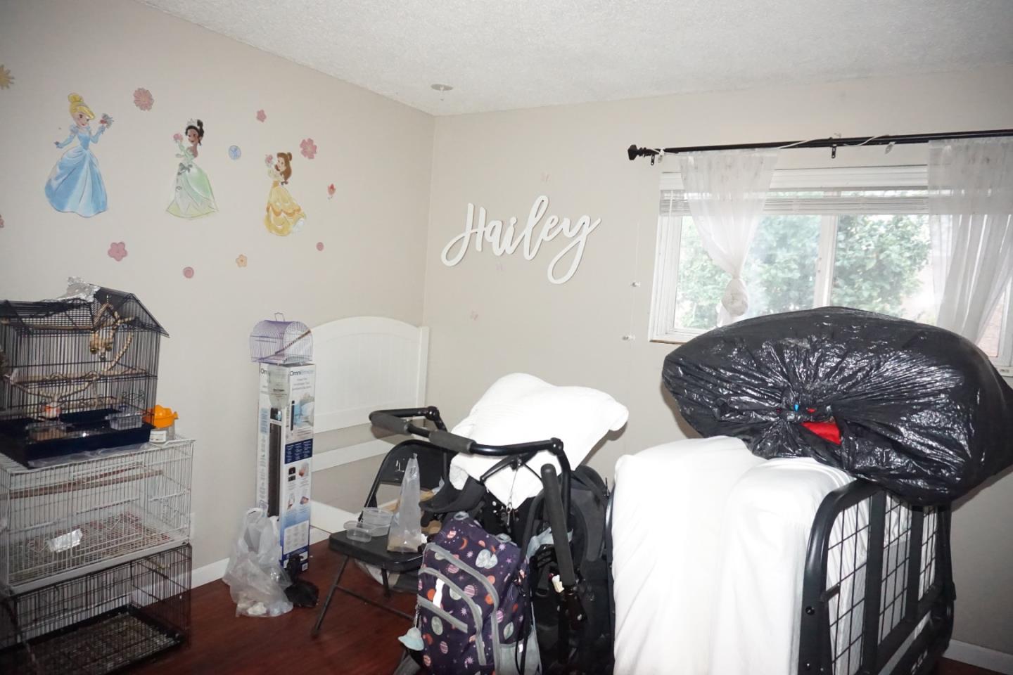 939 Tennyson LN