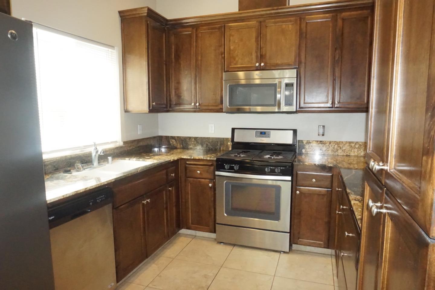 1513 Greenwich DR