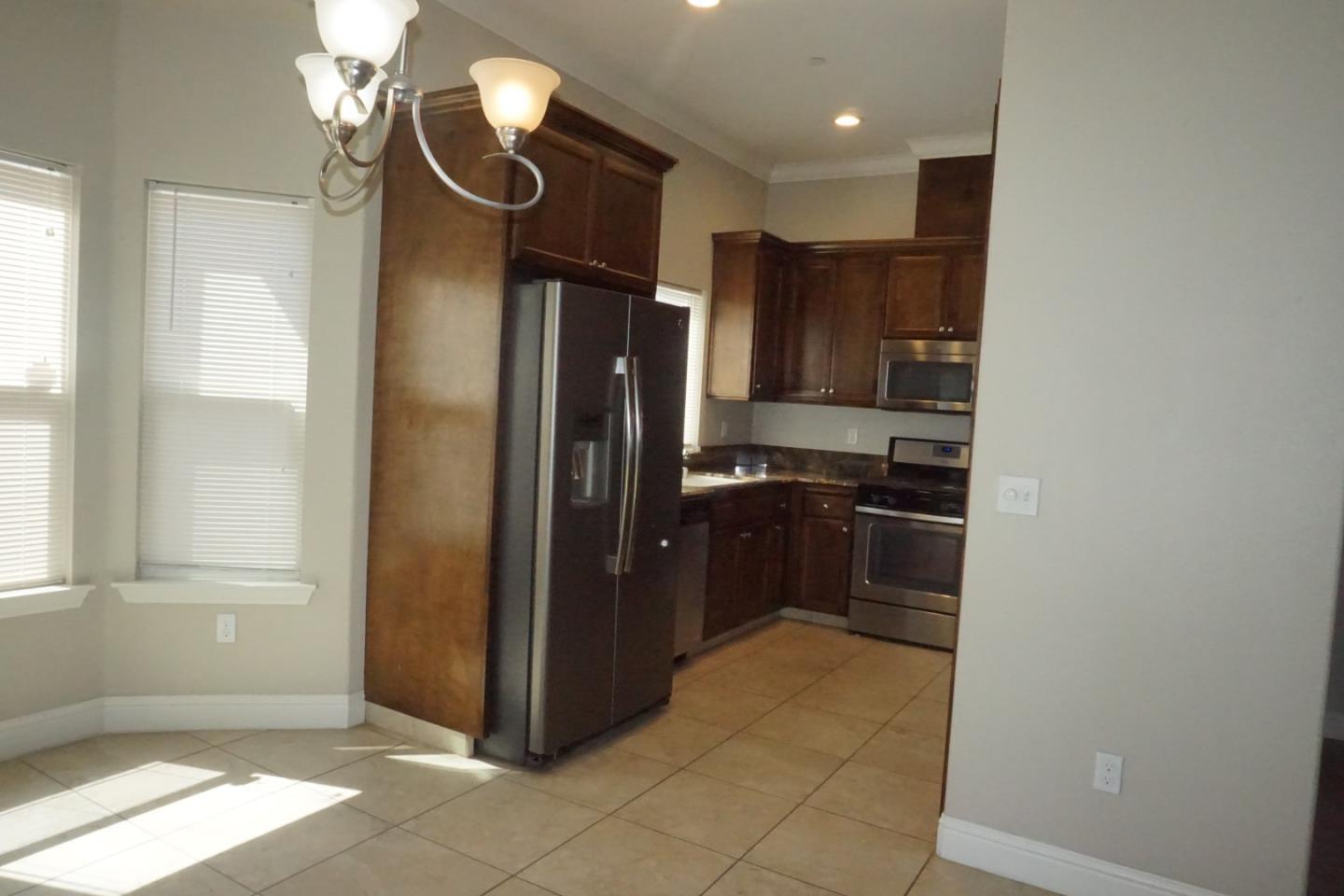 1513 Greenwich DR