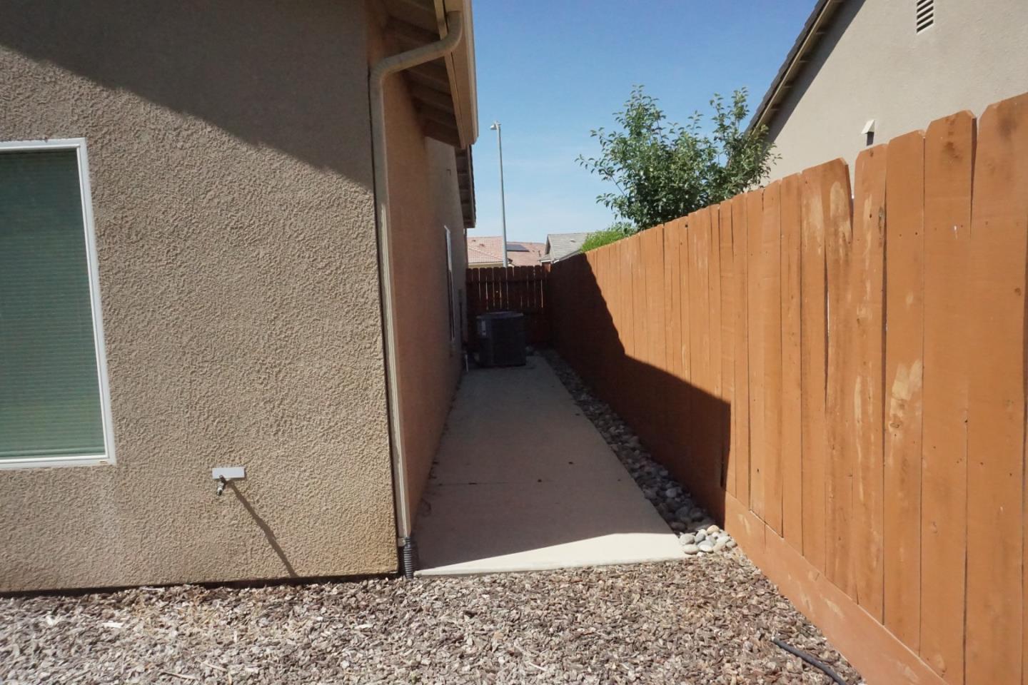 1513 Greenwich DR