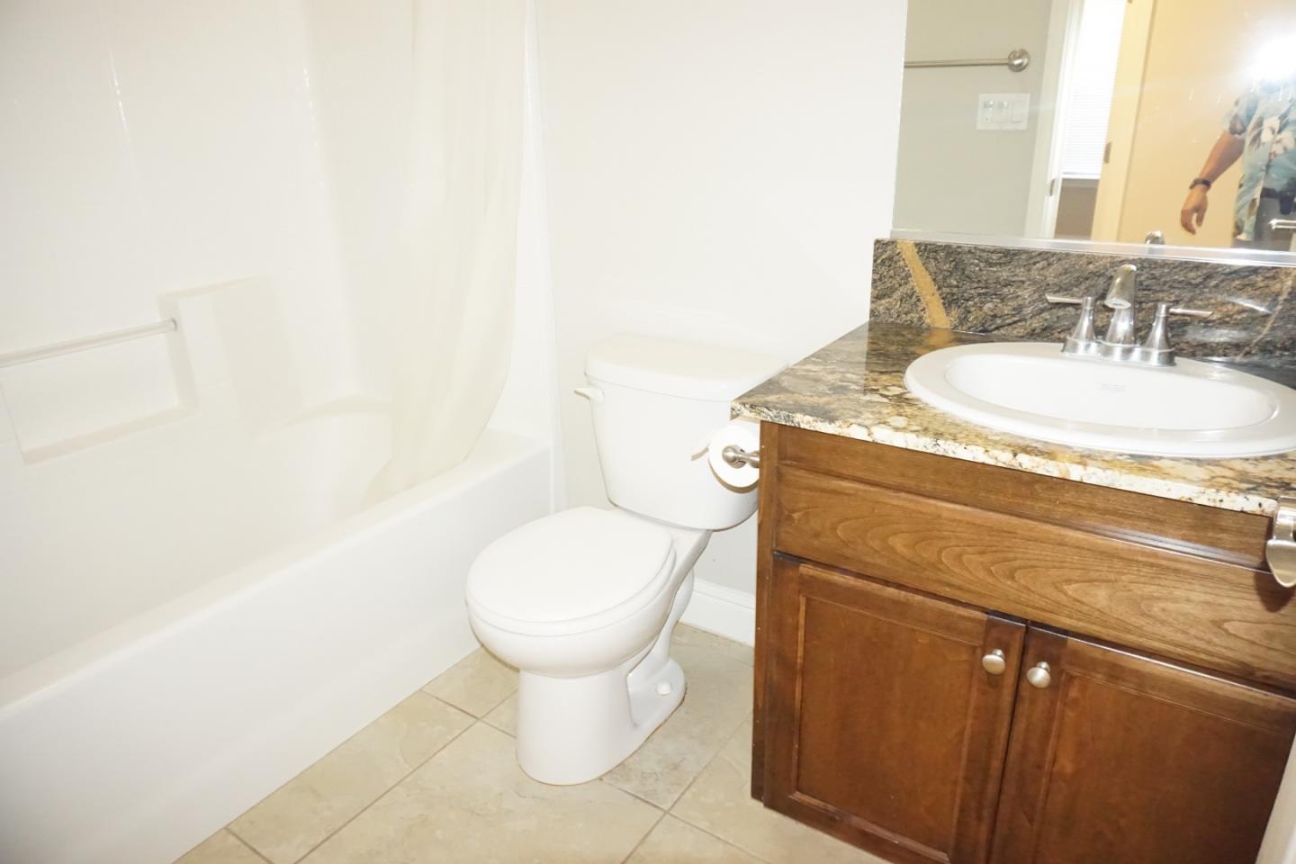 1513 Greenwich DR