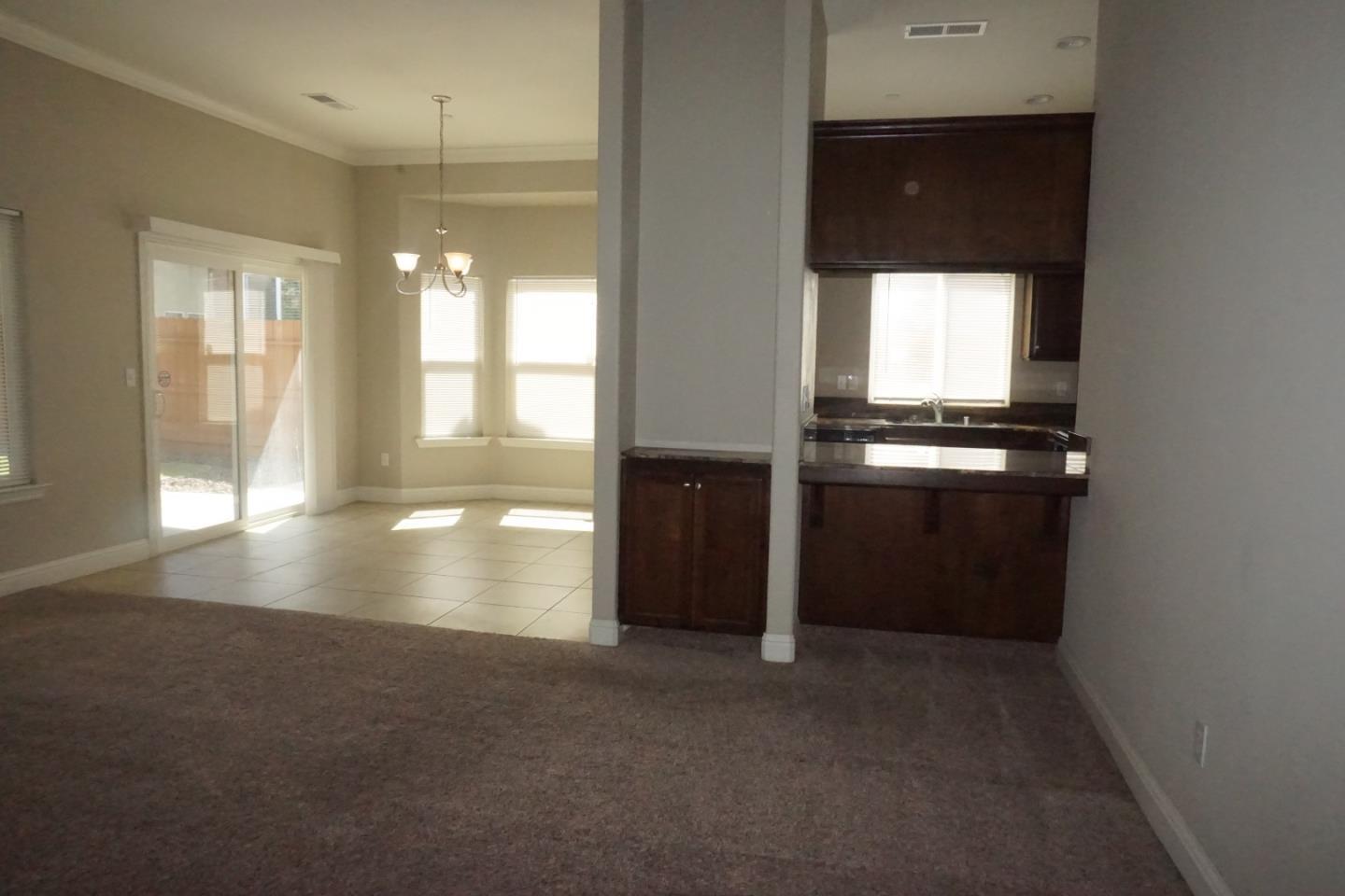 1513 Greenwich DR