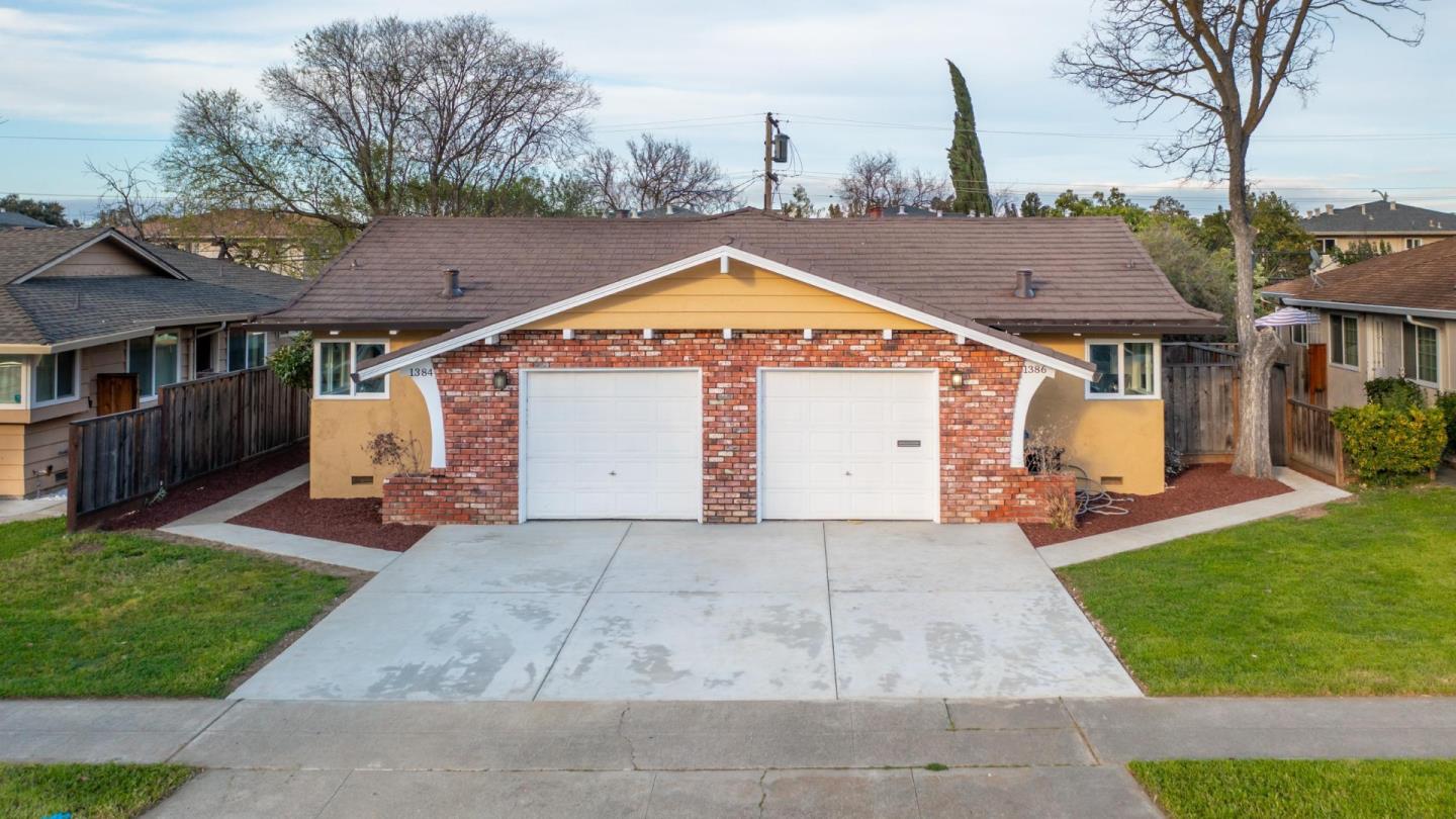 1384 Darryl DR