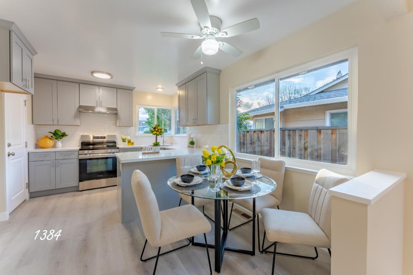1384 Darryl DR