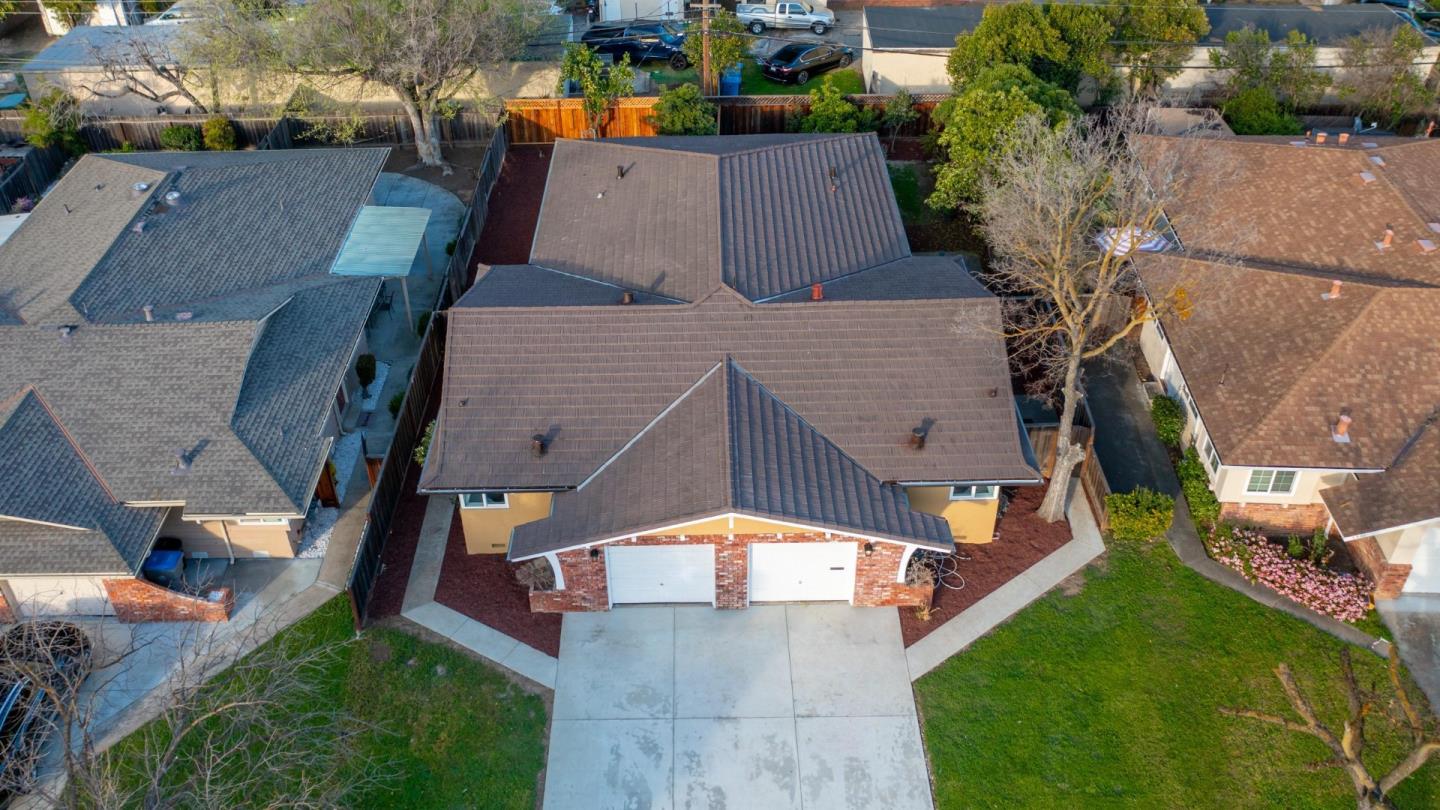 1384 Darryl DR