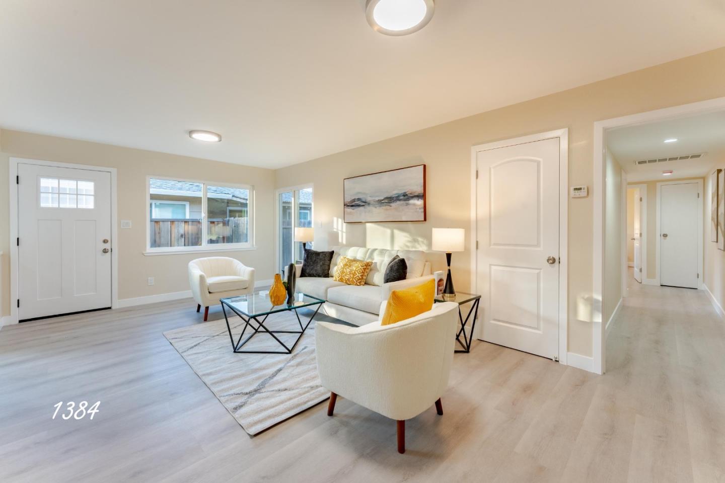 1384 Darryl DR