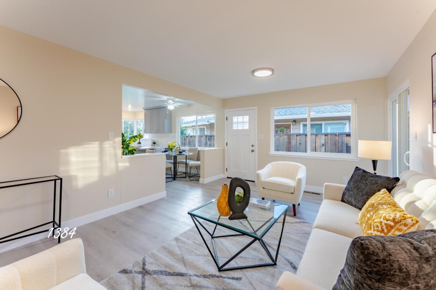 1384 Darryl DR