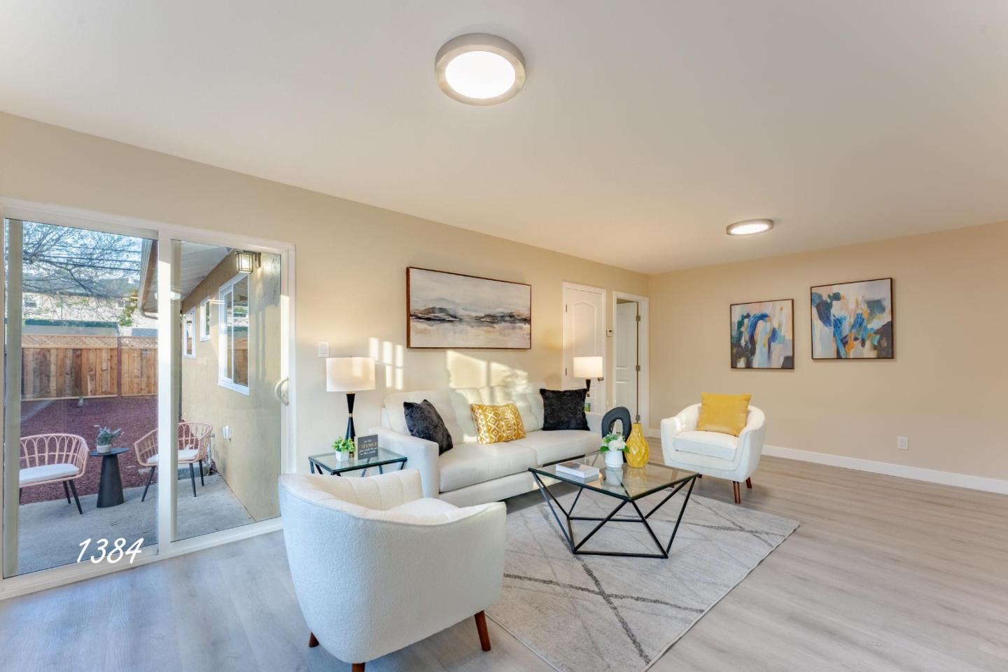 1384 Darryl DR