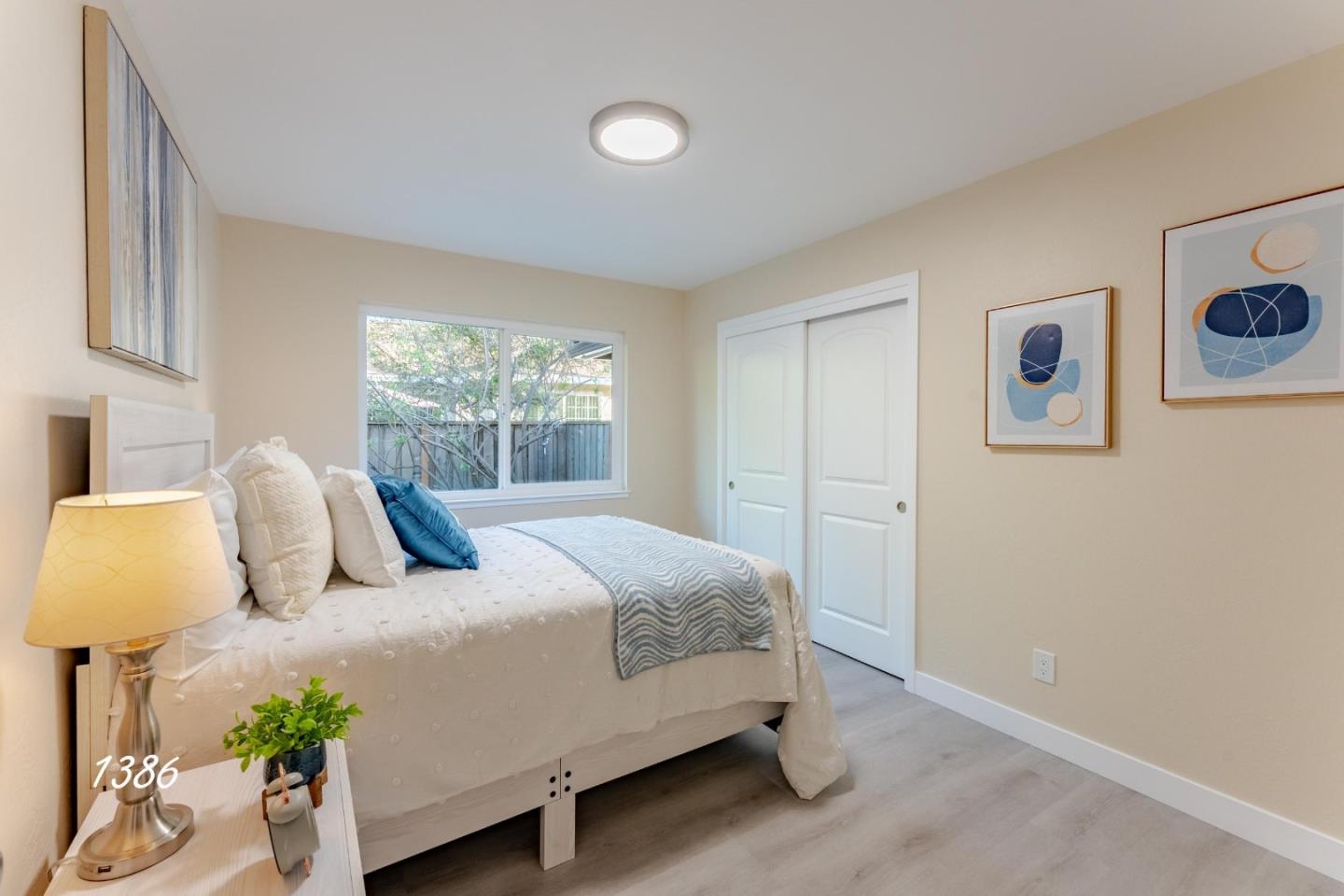 1384 Darryl DR