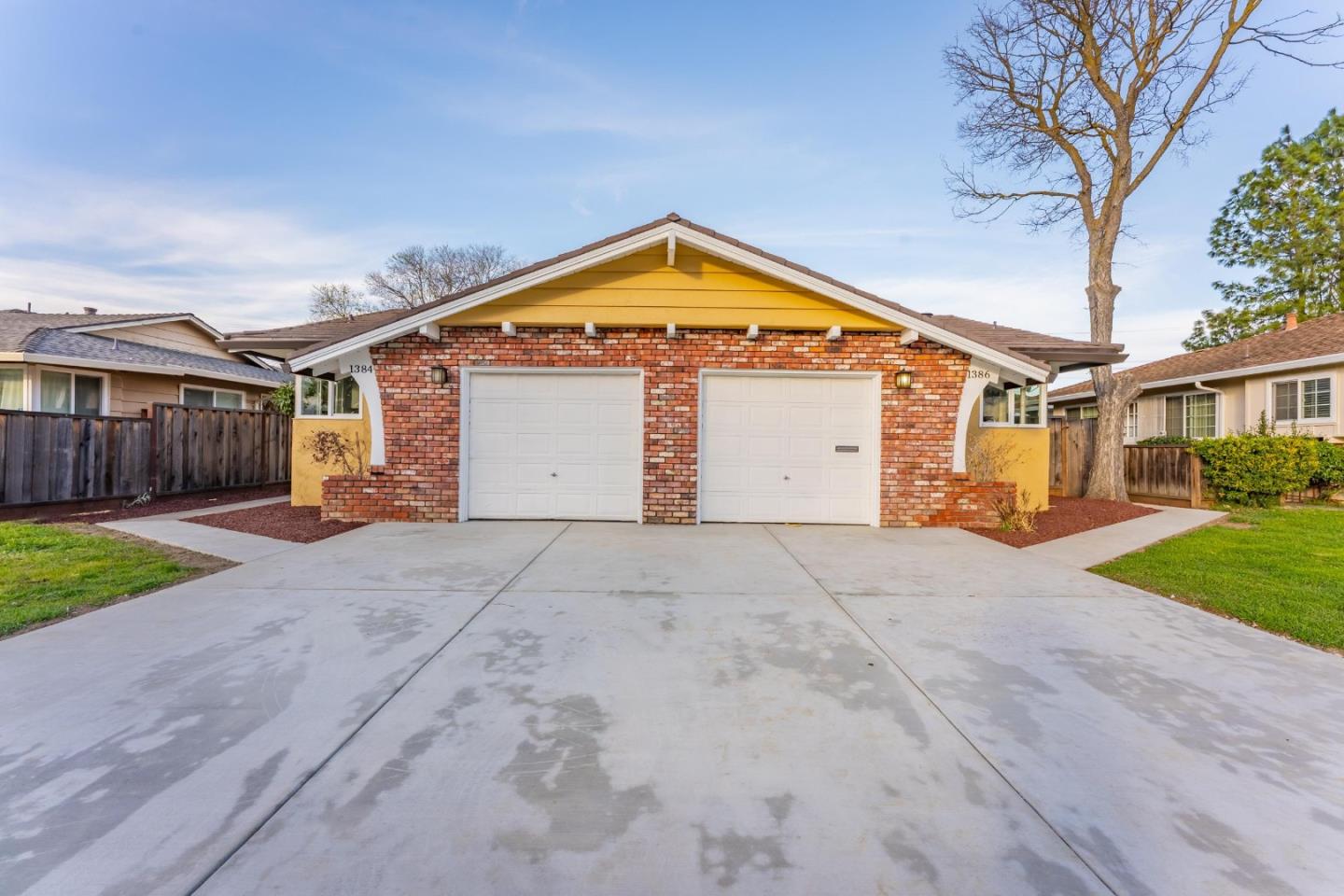 1384 Darryl DR