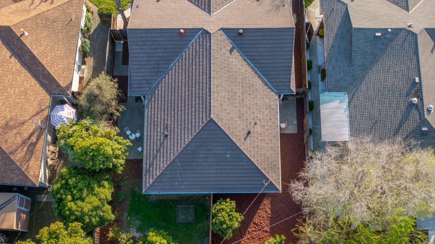 1384 Darryl DR