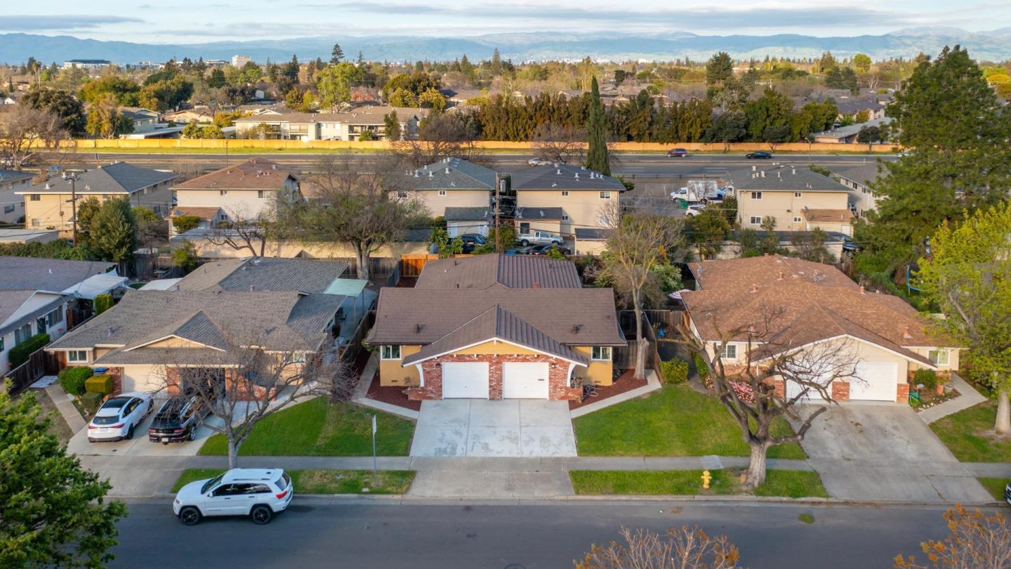 1384 Darryl DR