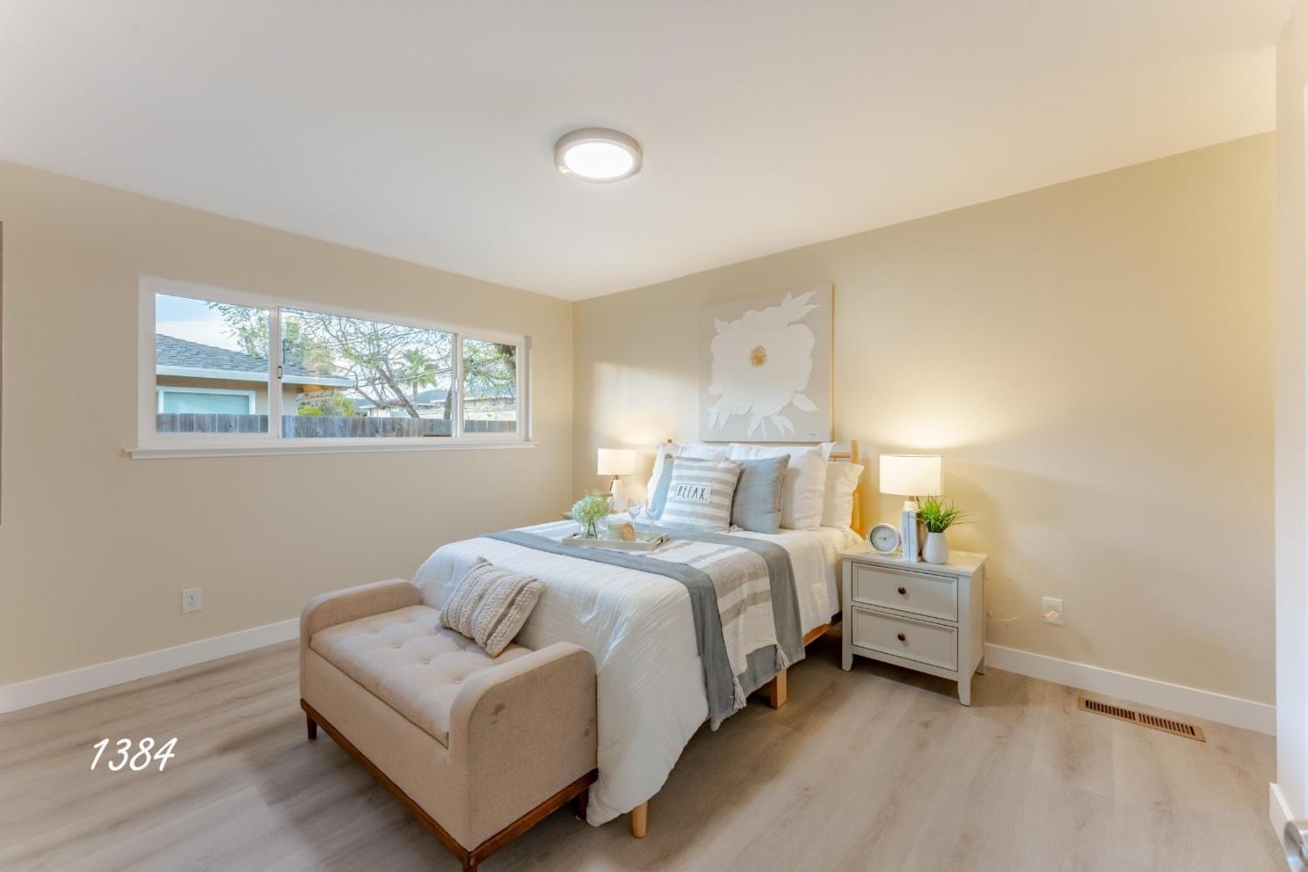 1384 Darryl DR
