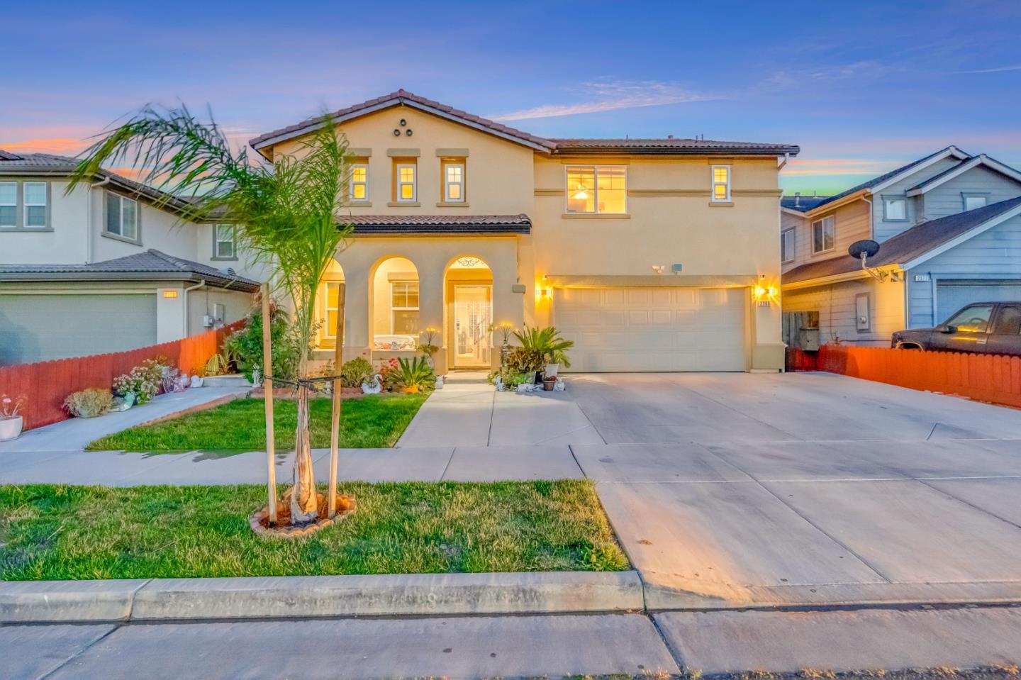 2385 North Mountainside Drive