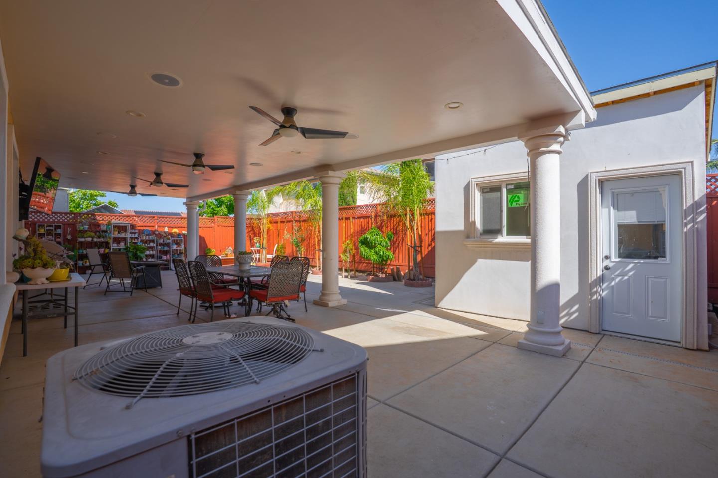 2385 North Mountainside Drive