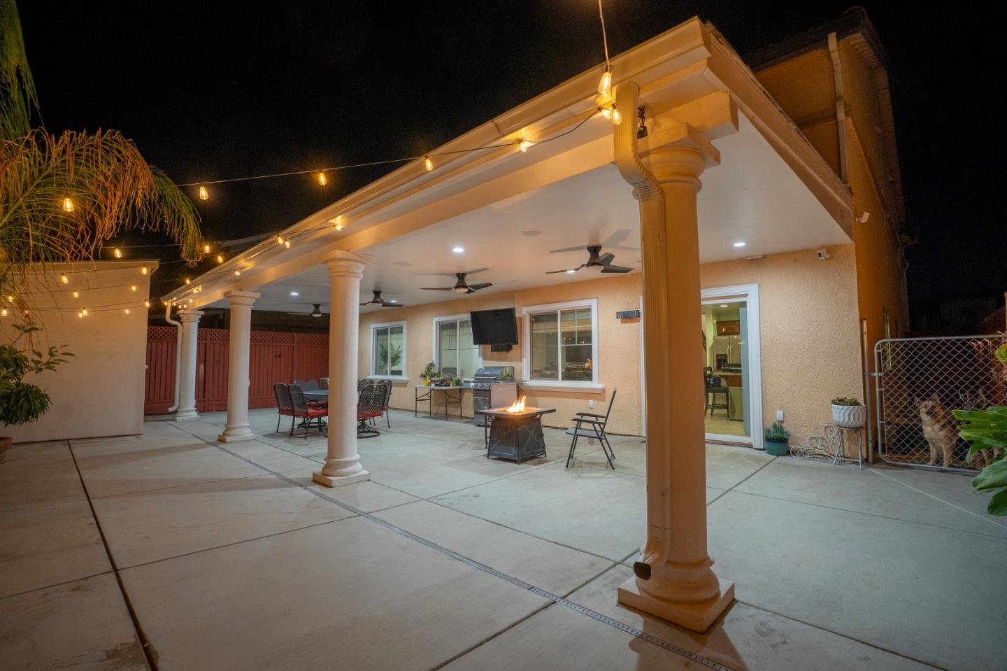2385 North Mountainside Drive