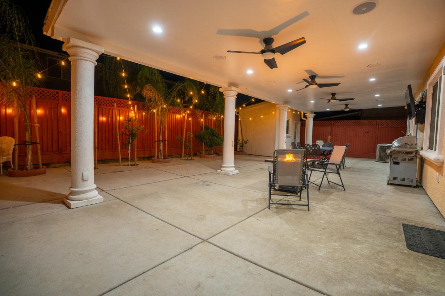 2385 North Mountainside Drive