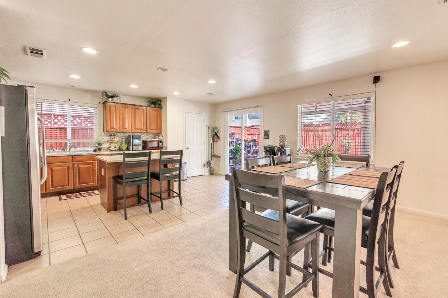 2385 North Mountainside Drive