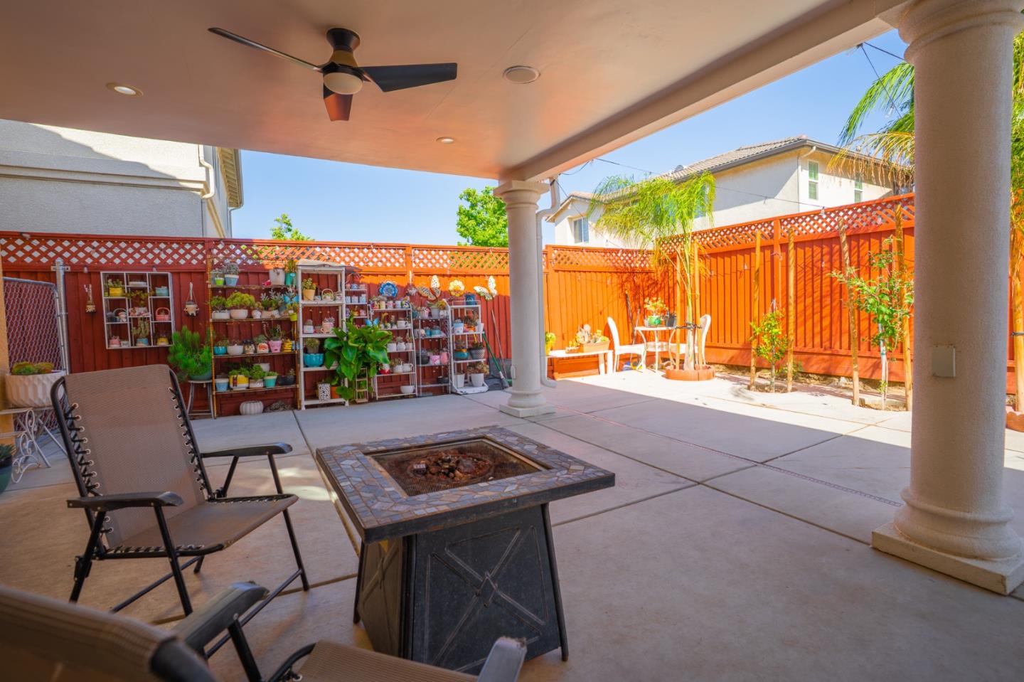 2385 North Mountainside Drive