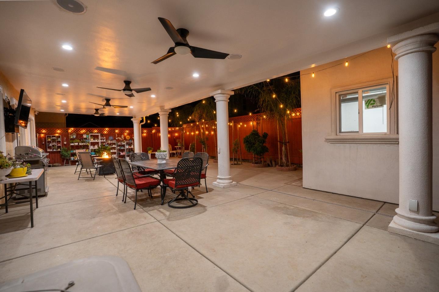 2385 North Mountainside Drive