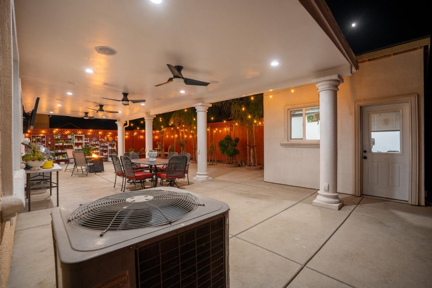 2385 North Mountainside Drive