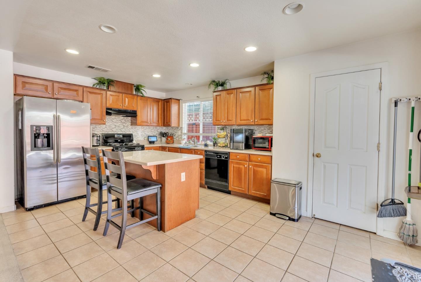 2385 North Mountainside Drive