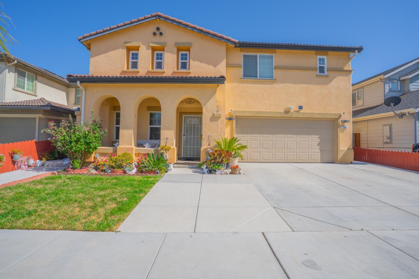 2385 North Mountainside Drive