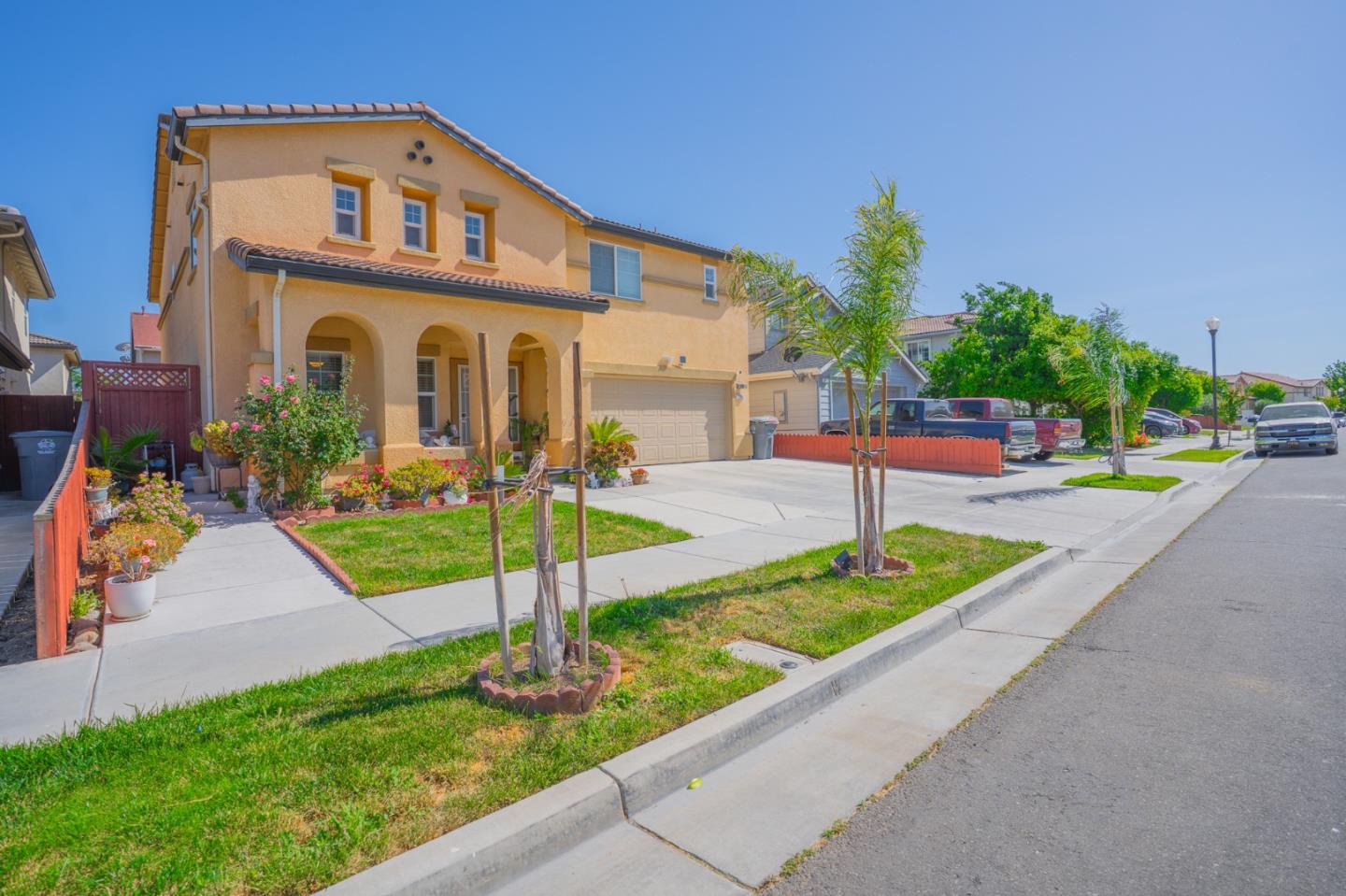 2385 North Mountainside Drive