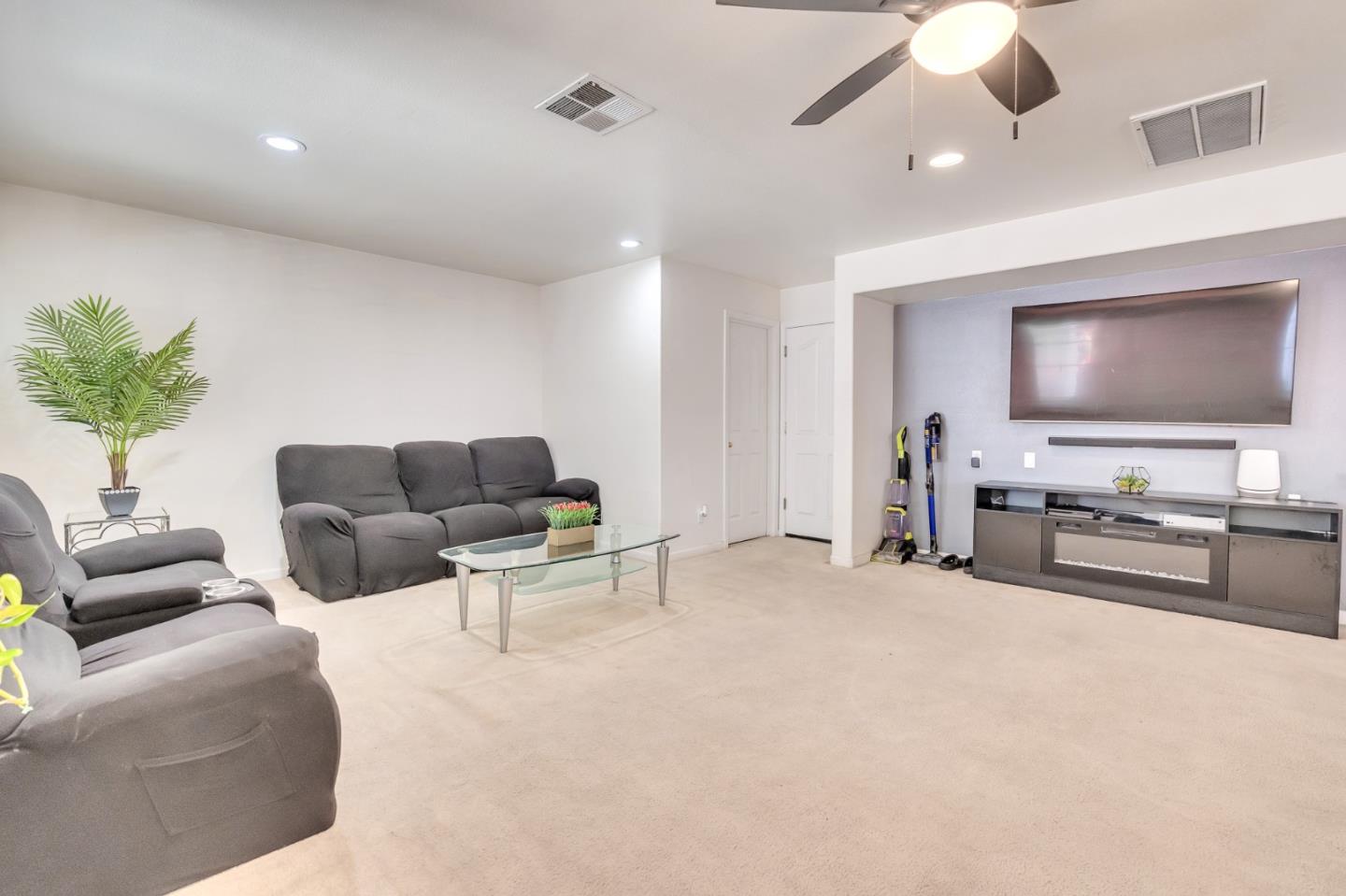 2385 North Mountainside Drive