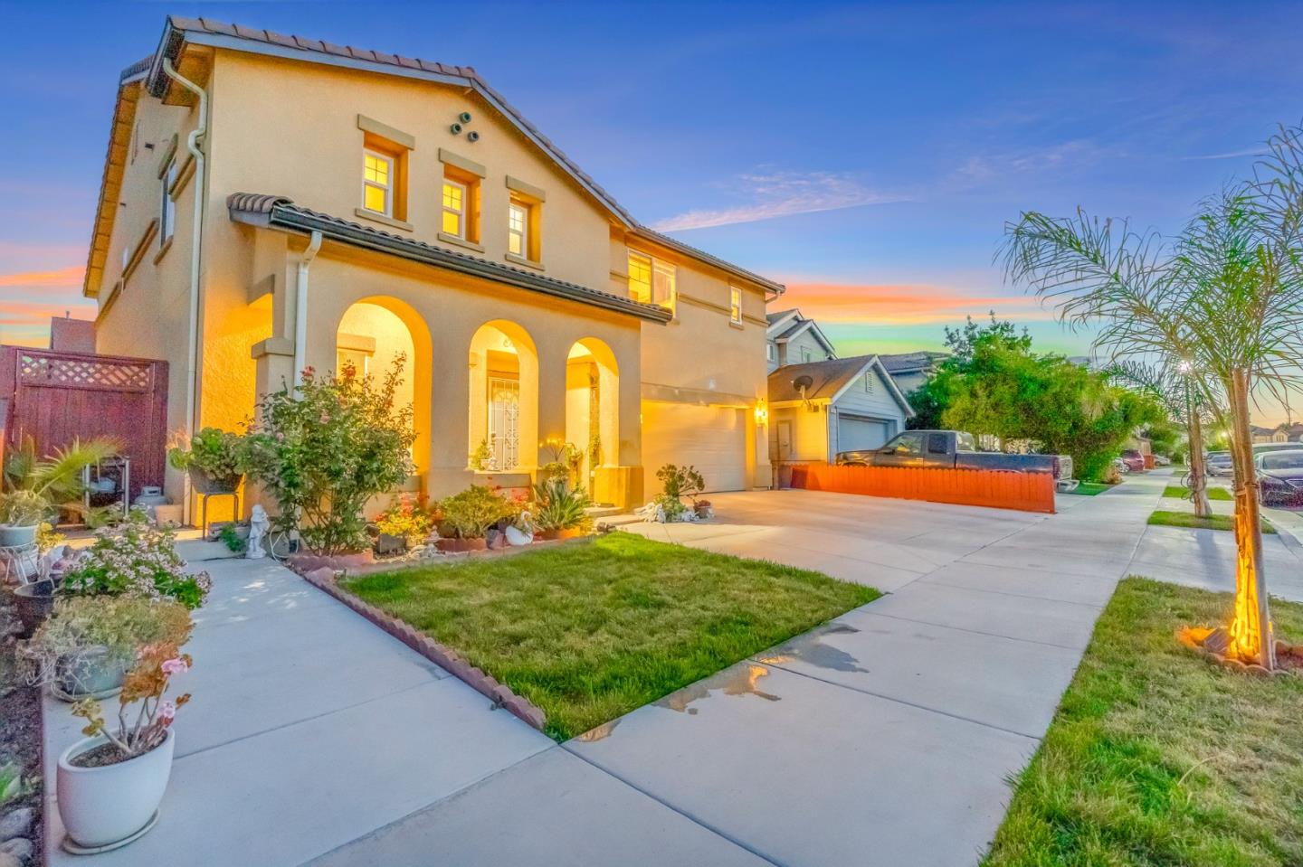 2385 North Mountainside Drive