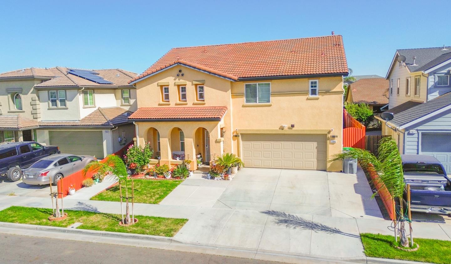 2385 North Mountainside Drive