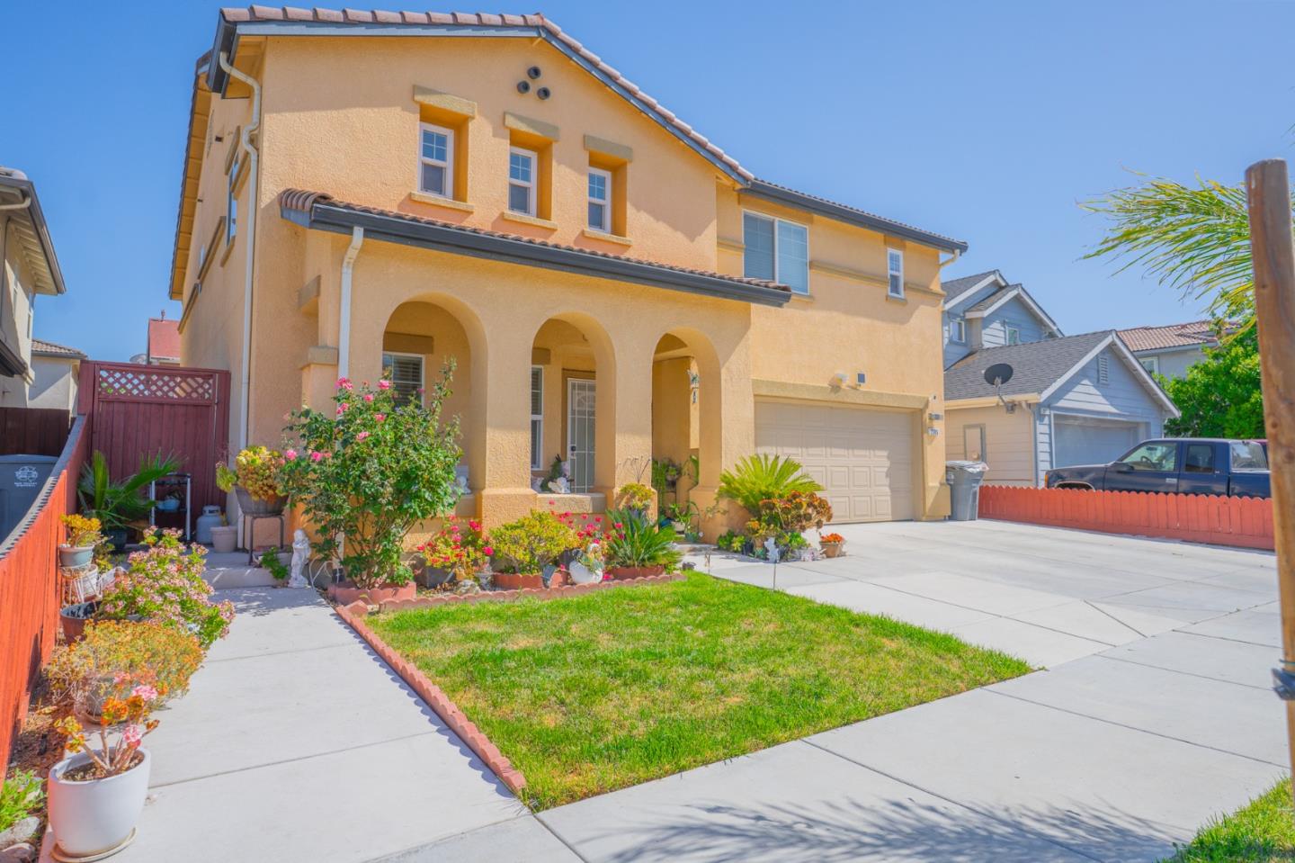 2385 North Mountainside Drive
