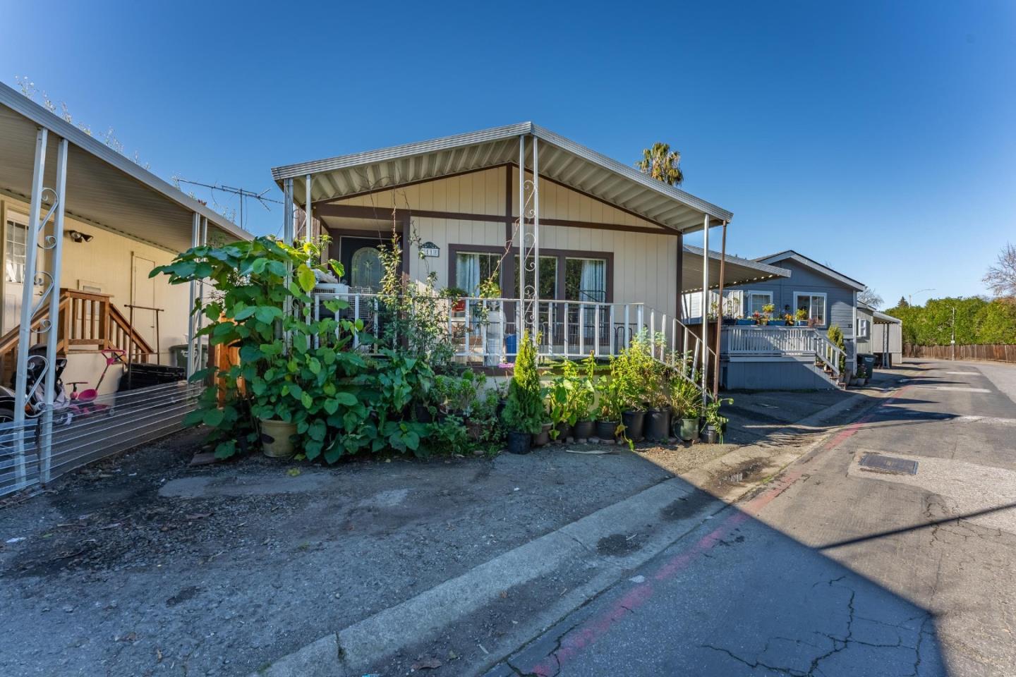 580 East Ahwanee Avenue Unit: 11