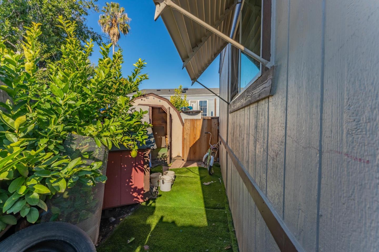 580 East Ahwanee Avenue Unit: 11