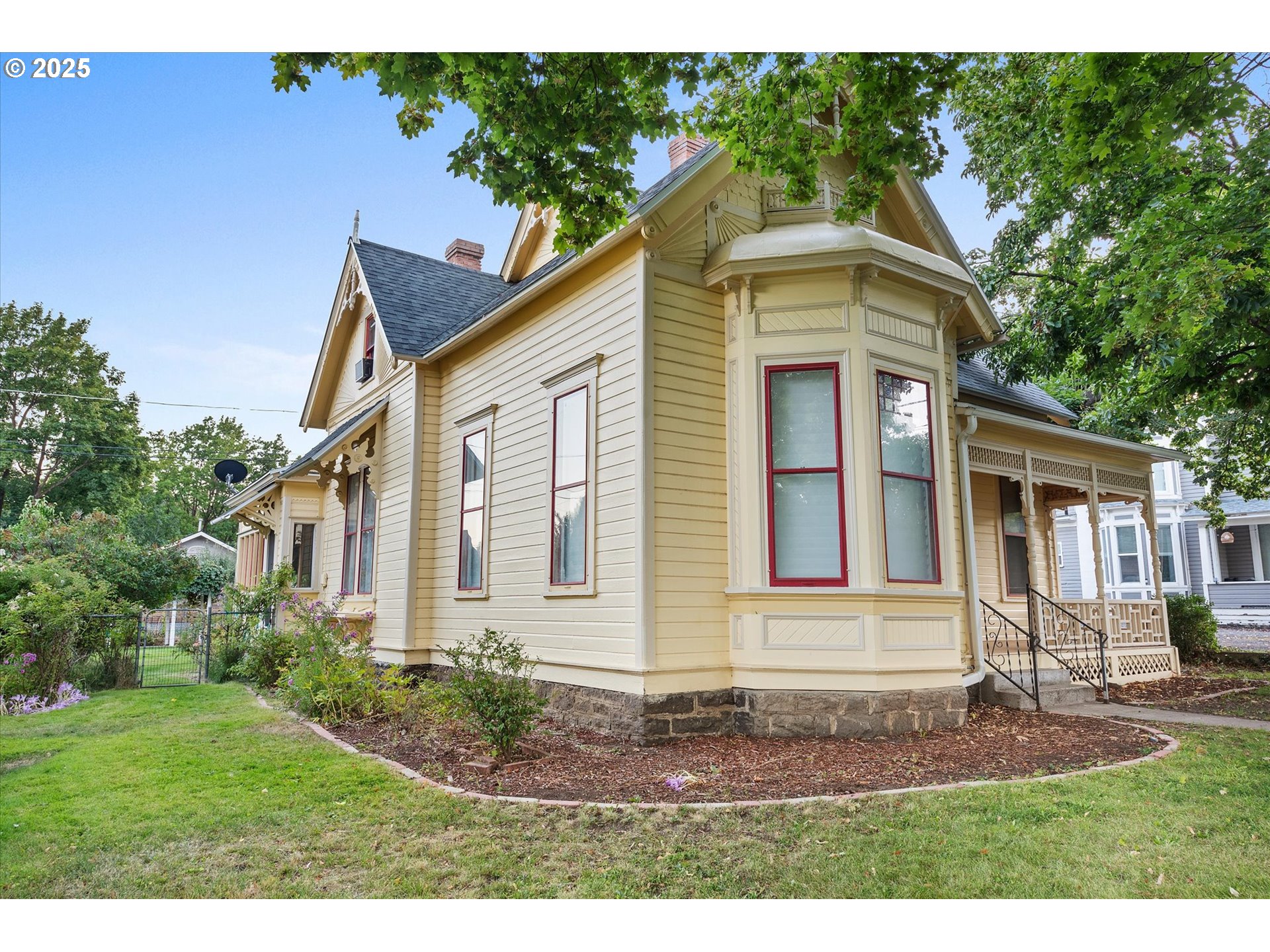 806 MAIN AVE photo