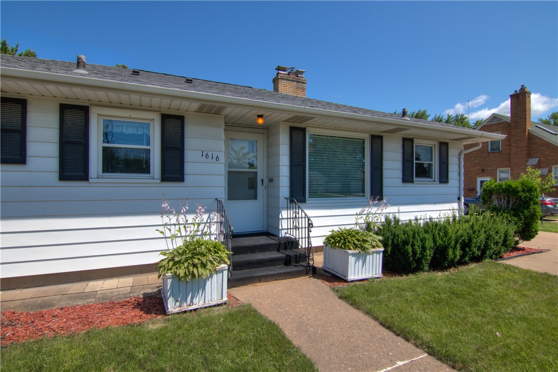 1616 Lloyd Avenue