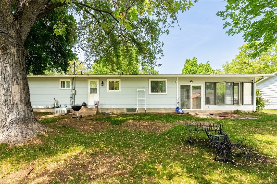 1437 W Willow Street