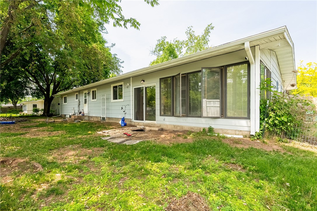 1437 W Willow Street