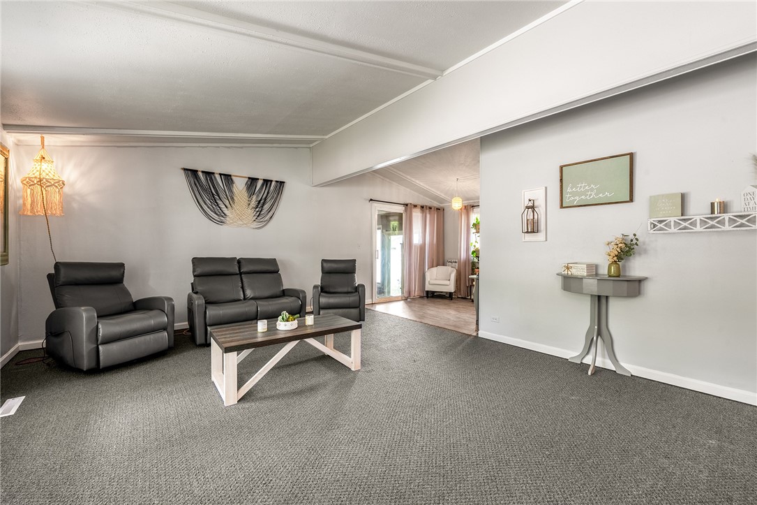 1437 W Willow Street