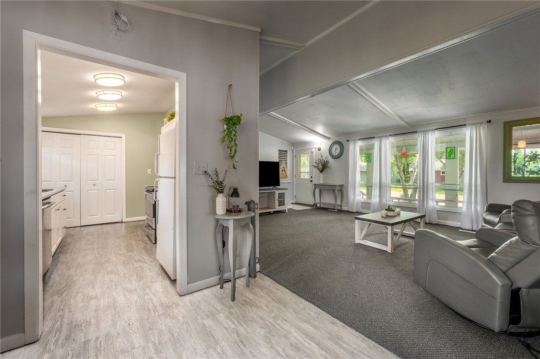 1437 W Willow Street