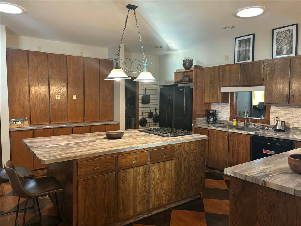 S 1095 140th Street