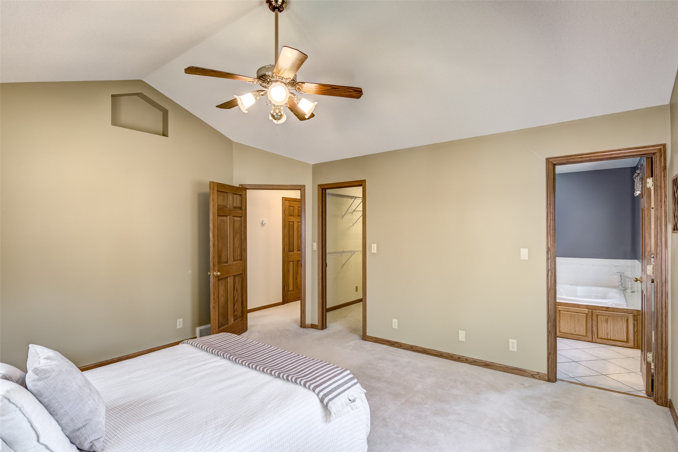 472 Glenwood Ct