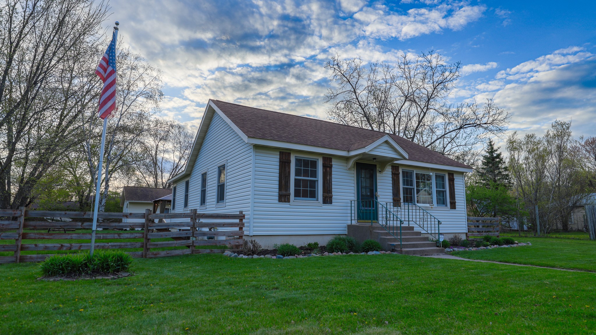 718 Maple Street
