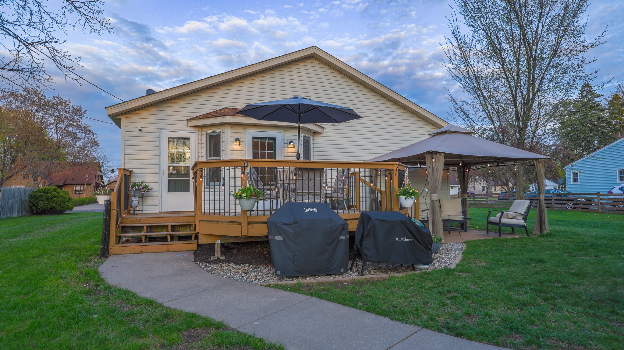 718 Maple Street